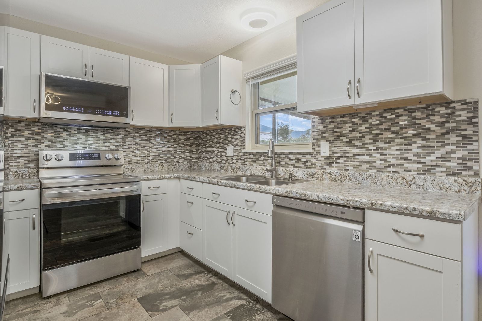 Merle Circle 2325 - 1 property image