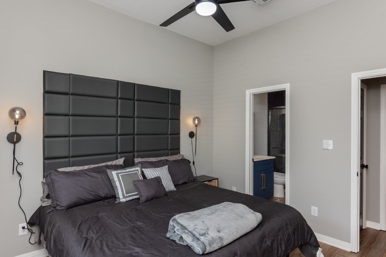 Cross Street East 1301 - 1 property image