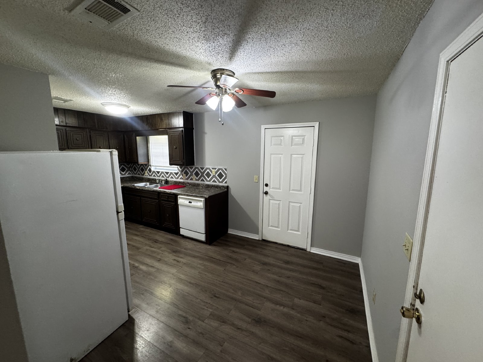 Del Almirante Circle 4240 - 1 property image
