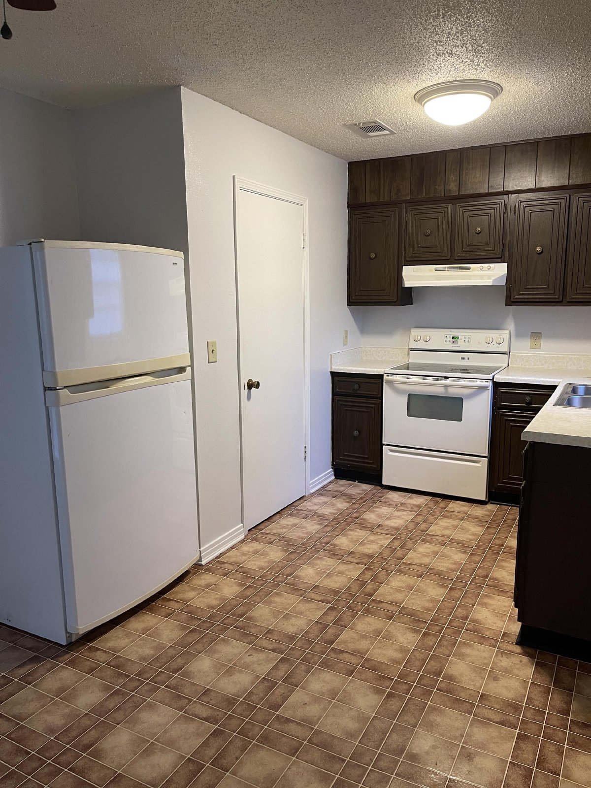 Del Almirante Circle 4240 - 1 property image