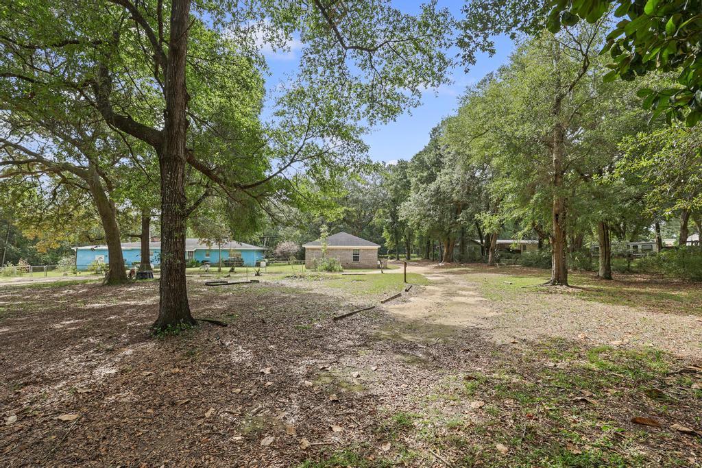 Roberts Road East 2040 - 1 property image
