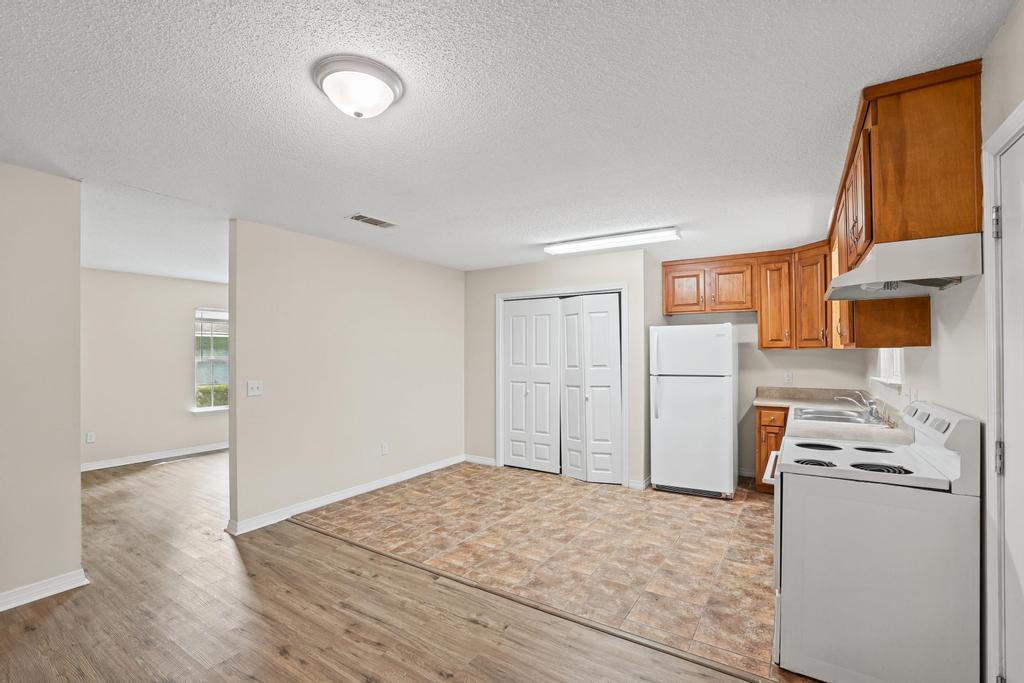Roberts Road East 2040 - 1 property image