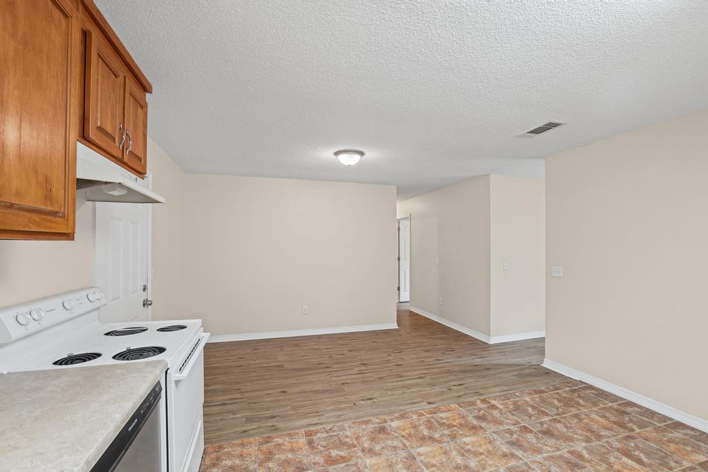 Roberts Road East 2040 - 1 property image
