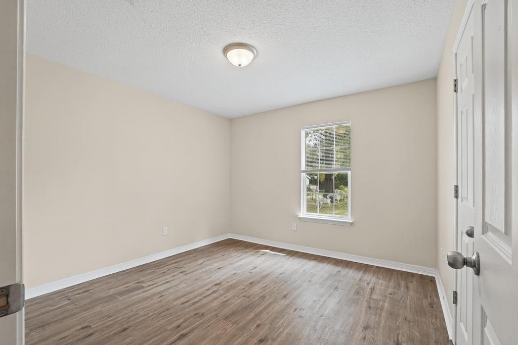 Roberts Road East 2040 - 1 property image
