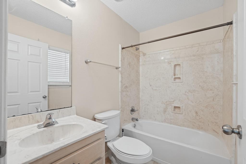 Roberts Road East 2040 - 1 property image