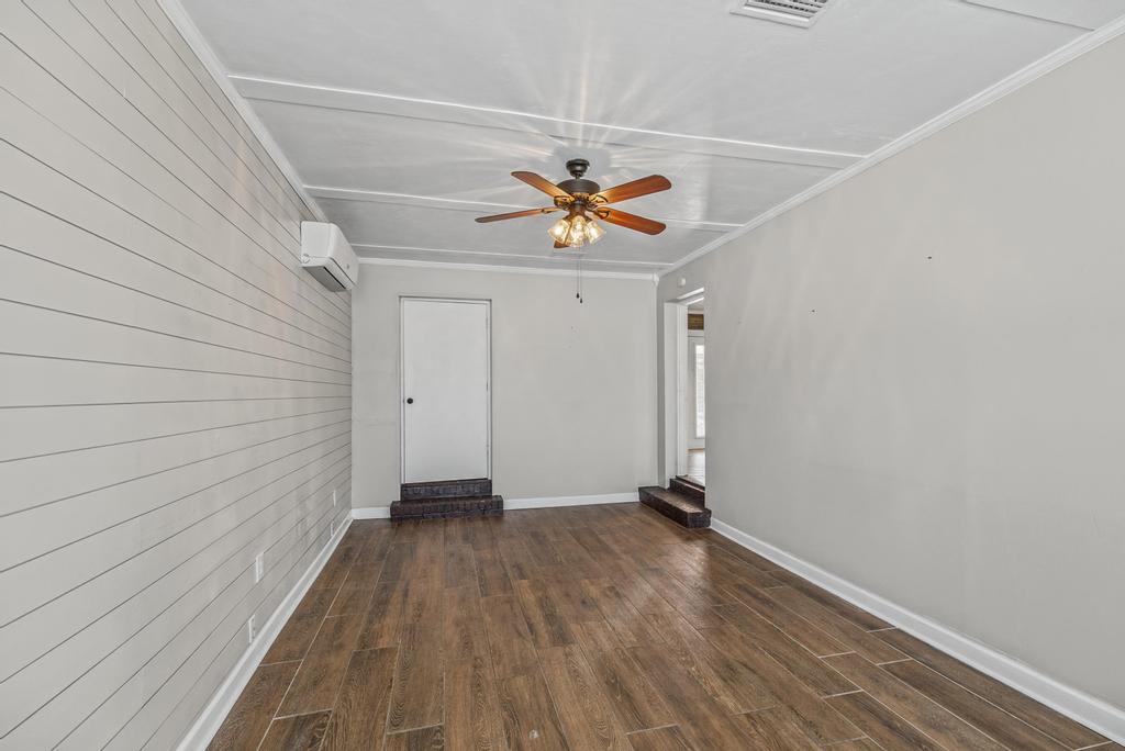 Gulf Beach Highway 11705 - 1 property image