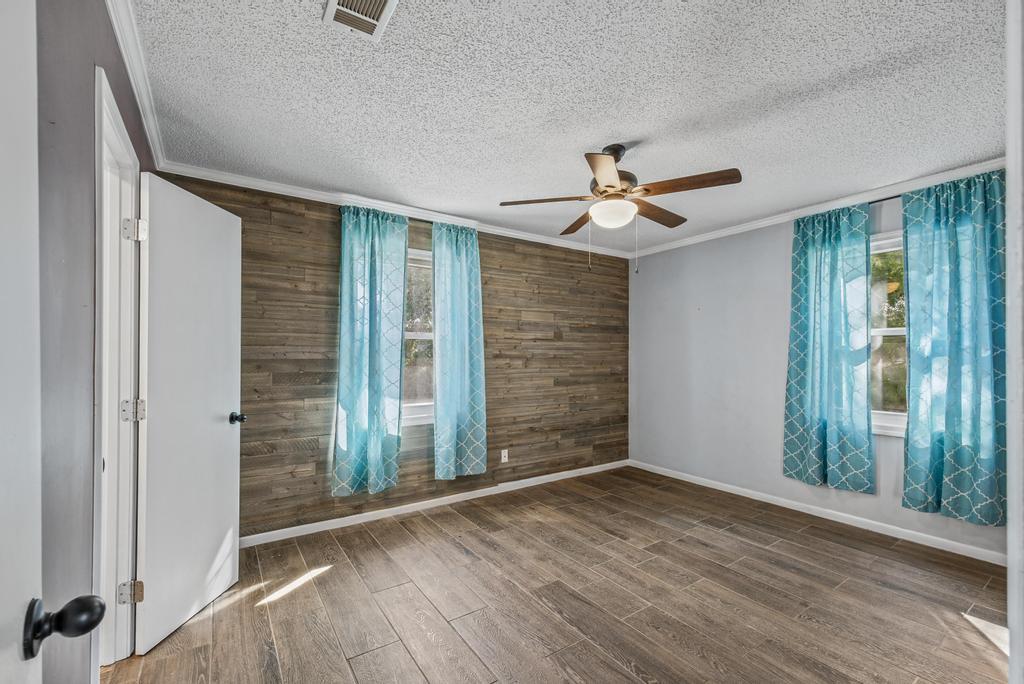 Gulf Beach Highway 11705 - 1 property image