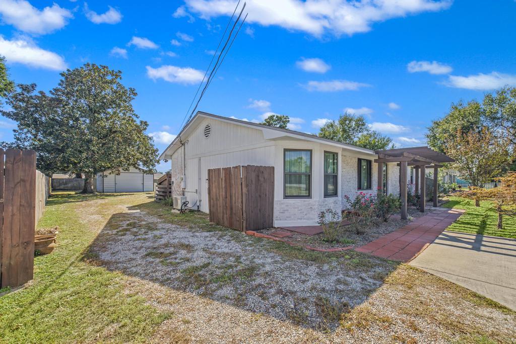 Gulf Beach Highway 11705 - 1 property image